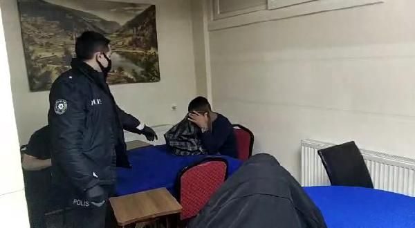 Kahvehane sokağa çıkma yasağı dinlemedi