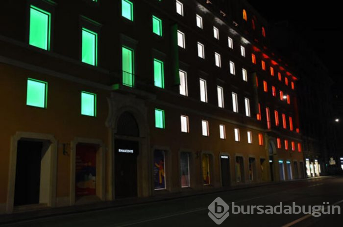 Tarihi binalar İtalyan bayraklarına büründü