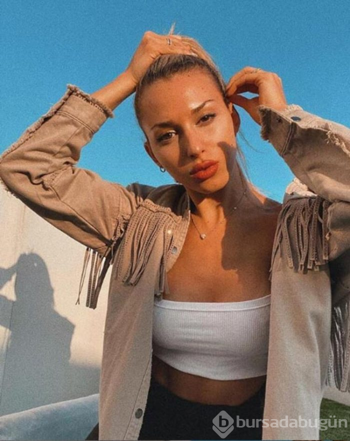 Agustina Gandolfo'nun olay yaratan bikinili pozları