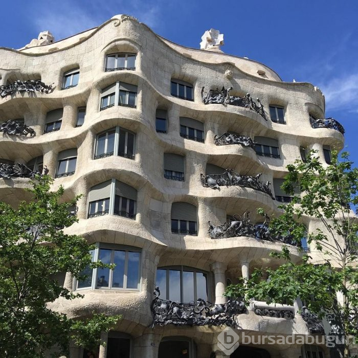Turistlerin gözdesi La Pedrera binasında tek başına kaldı