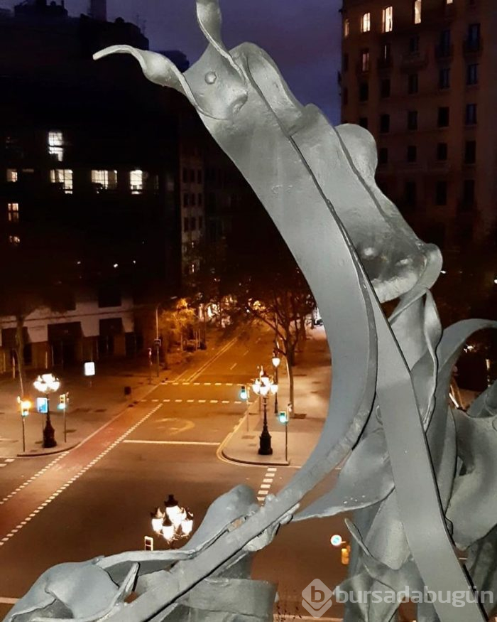 Turistlerin gözdesi La Pedrera binasında tek başına kaldı