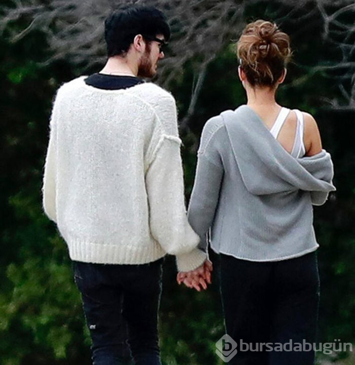 Kate Beckinsale ve küçük sevgilisi el ele