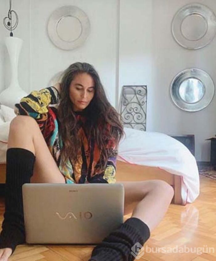 Eda Taşpınar'ın kitap aşkı 