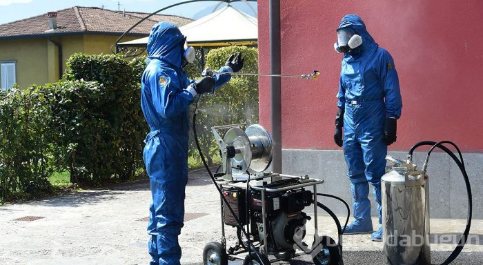 Sosyal mesafeyi korumayan yalnızca bir kişi hastalığı 406 kişiye bulaştırabilir!