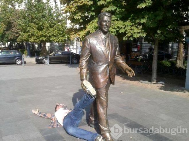 Pozlarıyla heykellere can veren insanların birbirinden eğlenceli anları!