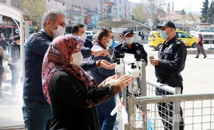 Pazar için 1 kilometrelik kuyruk oluştu