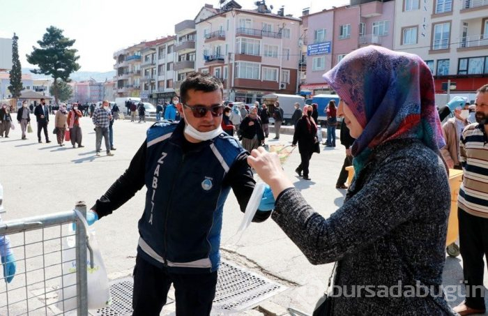 Pazar için 1 kilometrelik kuyruk oluştu
