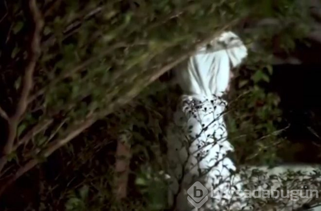 Endonezya'da sokağa çıkanlar, 'kefenli hayaletlerle' korkutuluyor