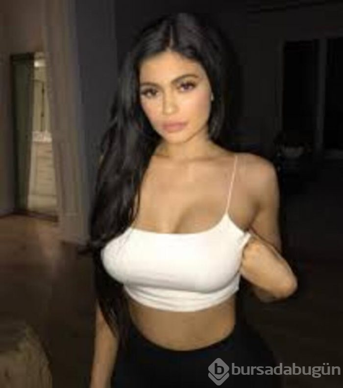 Kylie Jenner annesine sığındı, yemeğini bile o yediriyor