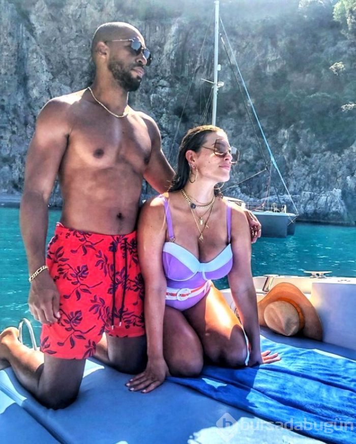 Ashley Graham doğum anını paylaştı
