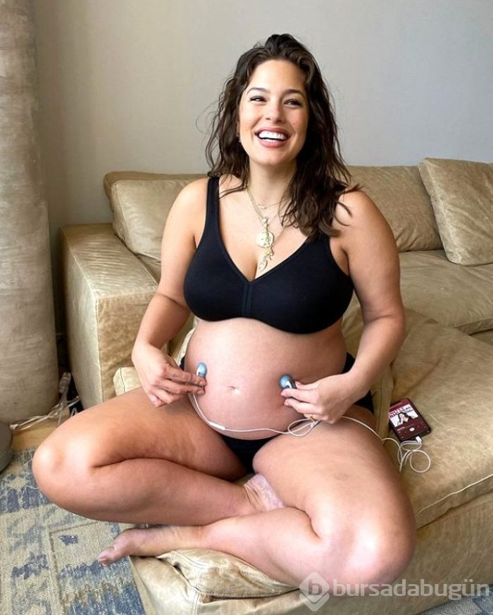 Ashley Graham doğum anını paylaştı