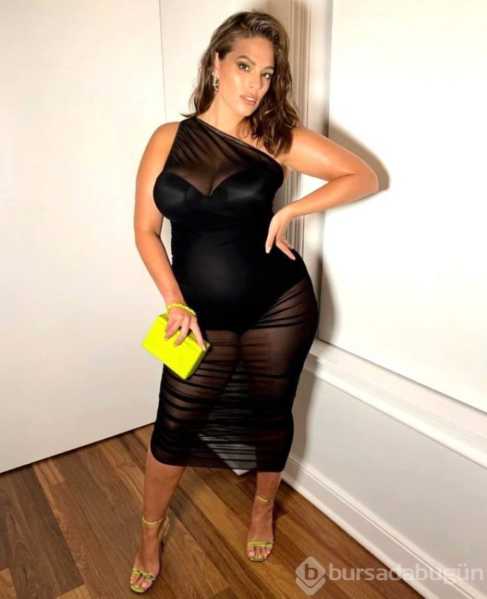 Ashley Graham doğum anını paylaştı