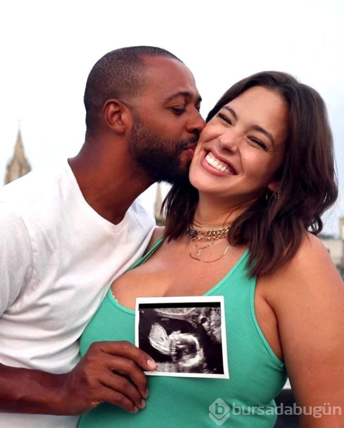 Ashley Graham doğum anını paylaştı