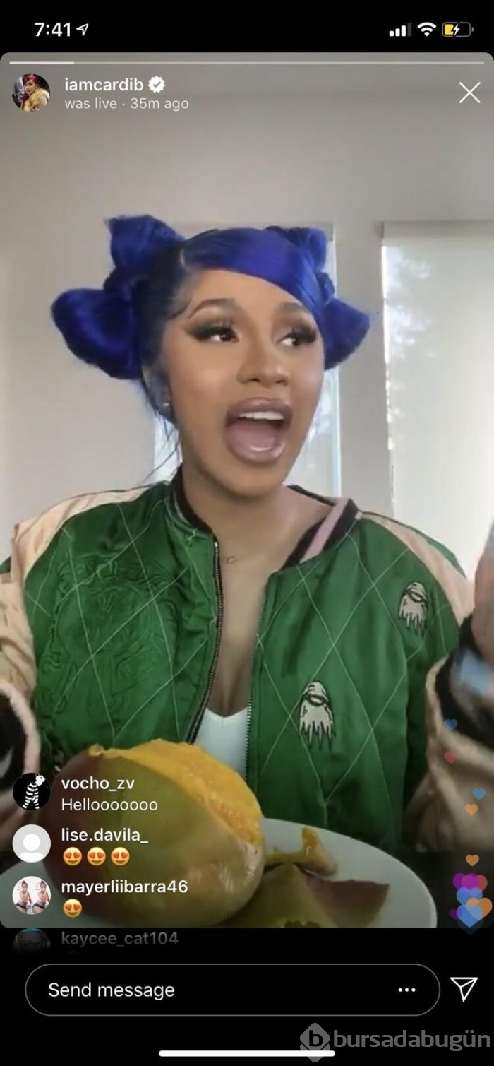 Cardi B uzun tırnaklarıyla mango doğradı