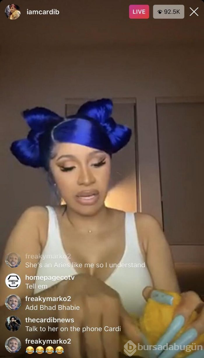 Cardi B uzun tırnaklarıyla mango doğradı