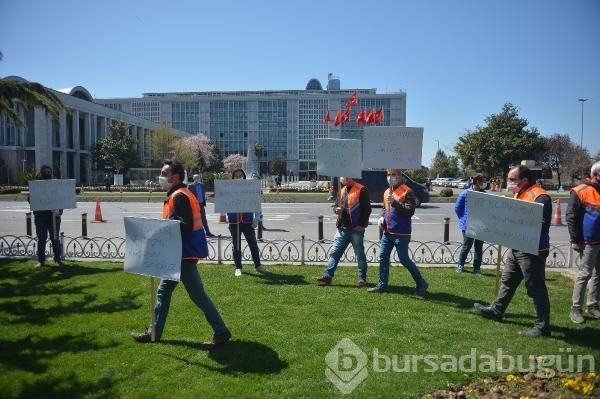 İşçiler İstanbul Büyükşehir Belediyesi önünde eylemde!