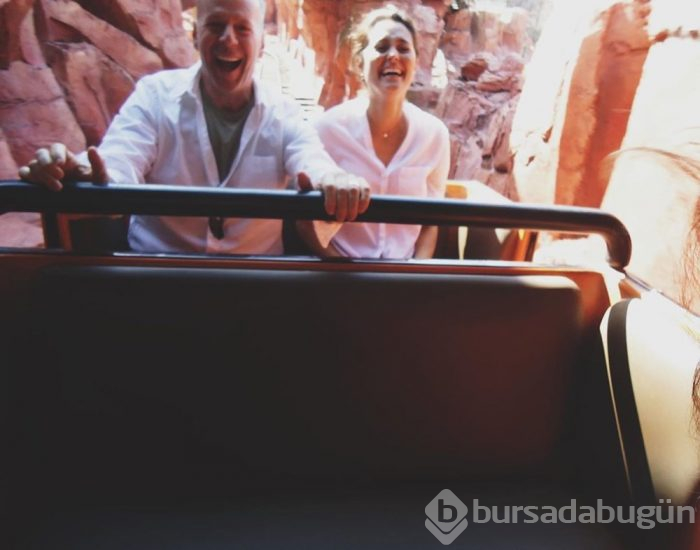  Bruce Willis, neden yeni eşi yerine eski eşiyle karantinada?