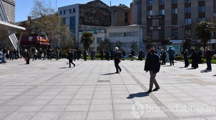 Sokağa çıkma yasağı öncesi burada uzun kuyruklar oluştu!