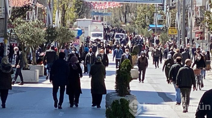 Sokağa çıkma yasağı öncesi burada uzun kuyruklar oluştu!