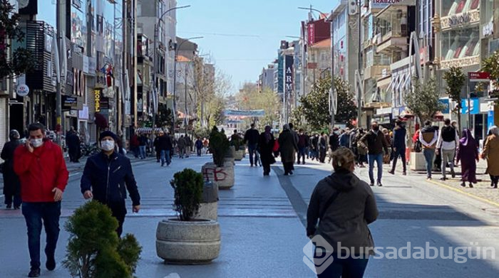 Sokağa çıkma yasağı öncesi burada uzun kuyruklar oluştu!
