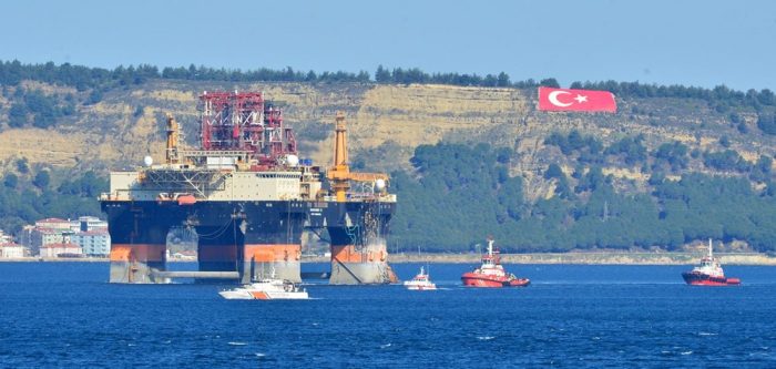 Çanakkale Boğazı'ndan bir dev geçiyor!