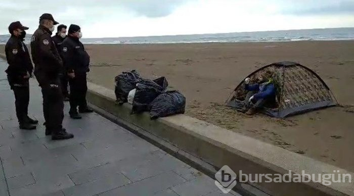 Evden çıkarılınca çadırda yaşamaya başladı