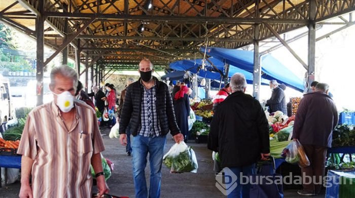Bursalılar yasak öncesi pazara akın etti