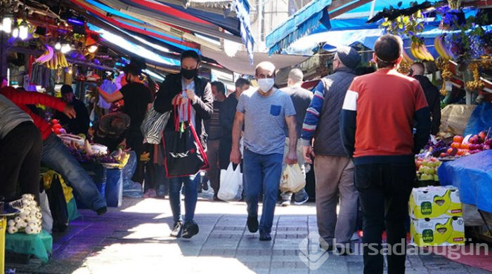 Bursalılar yasak öncesi pazara akın etti