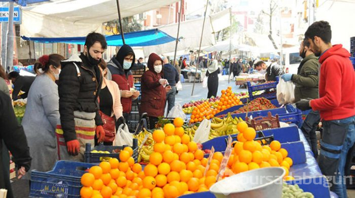 Bursalılar yasak öncesi pazara akın etti
