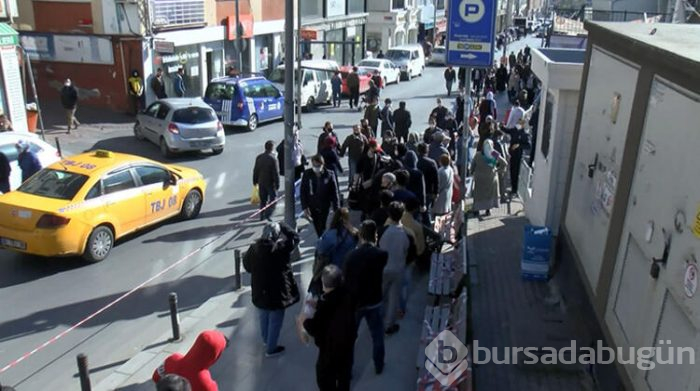 Bursalılar yasak öncesi pazara akın etti