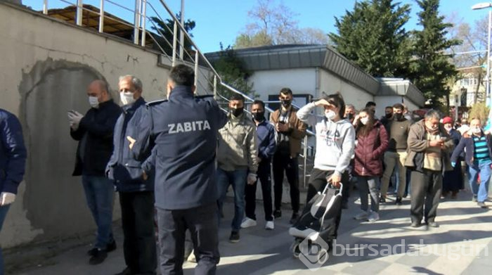 Bursalılar yasak öncesi pazara akın etti