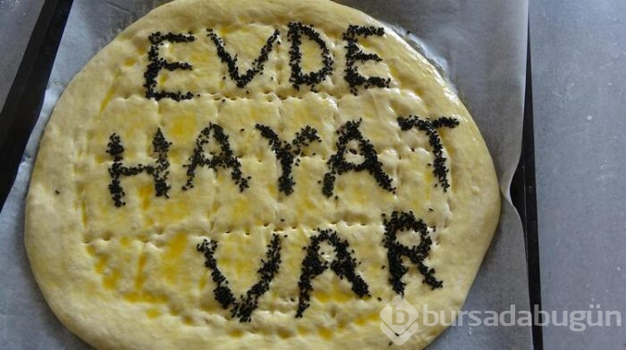 Elleriyle ramazan pidesi yaptı, 'evde kal' dedi 