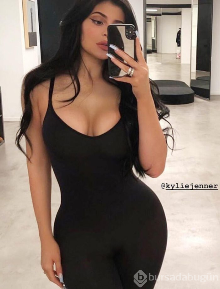Kylie Jenner'dan ablasına destek! 