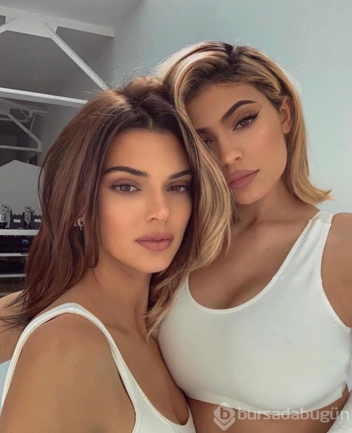 Kylie Jenner'dan ablasına destek! 