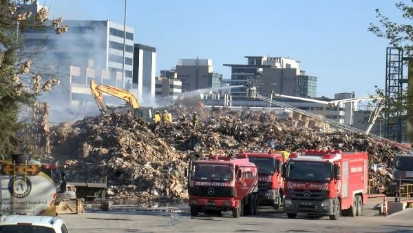 Kağıt fabrikası 26 saat boyunca yandı