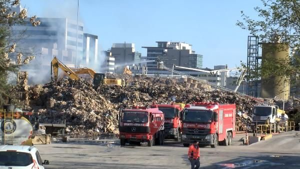 Kağıt fabrikası 26 saat boyunca yandı