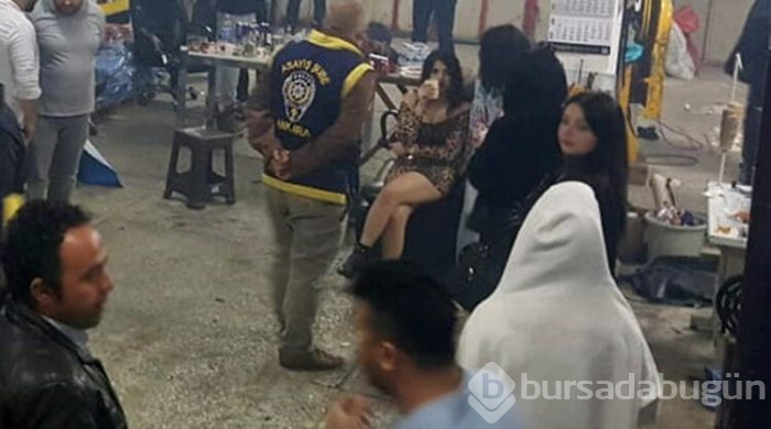 Koronavirüs dinlemediler! Çadır pavyonda eğlendiler
