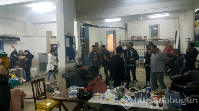 Koronavirüs dinlemediler! Çadır pavyonda eğlendiler