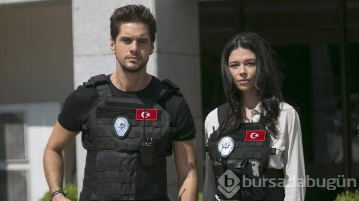 Dizi aşkı gerçek mi oldu? Eda Yörüklü ve Yiğitcan Ergin birlikte görüntülendi!