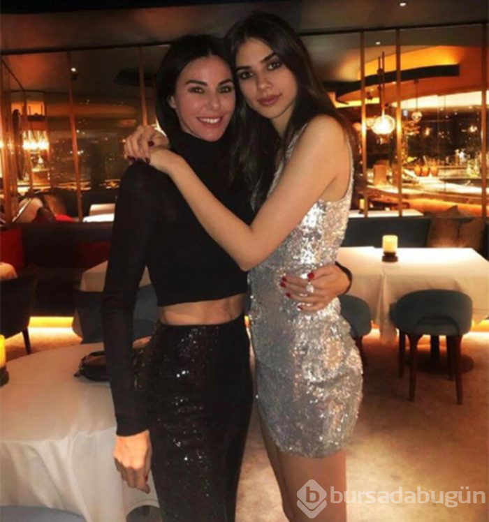 Defne Samyeli ve kızından olay karantina pozu