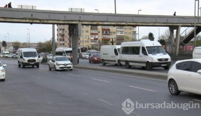 Yoğunluktan kaçmak için trafiği tehlikeye attılar