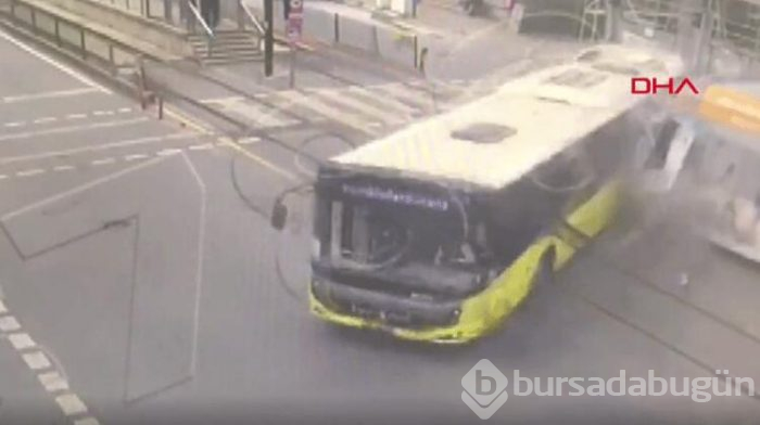 Sultangazi'de  tramvay otobüse çarptı 