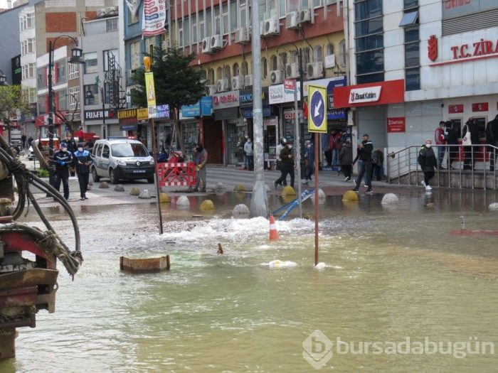 Cadde göle döndü