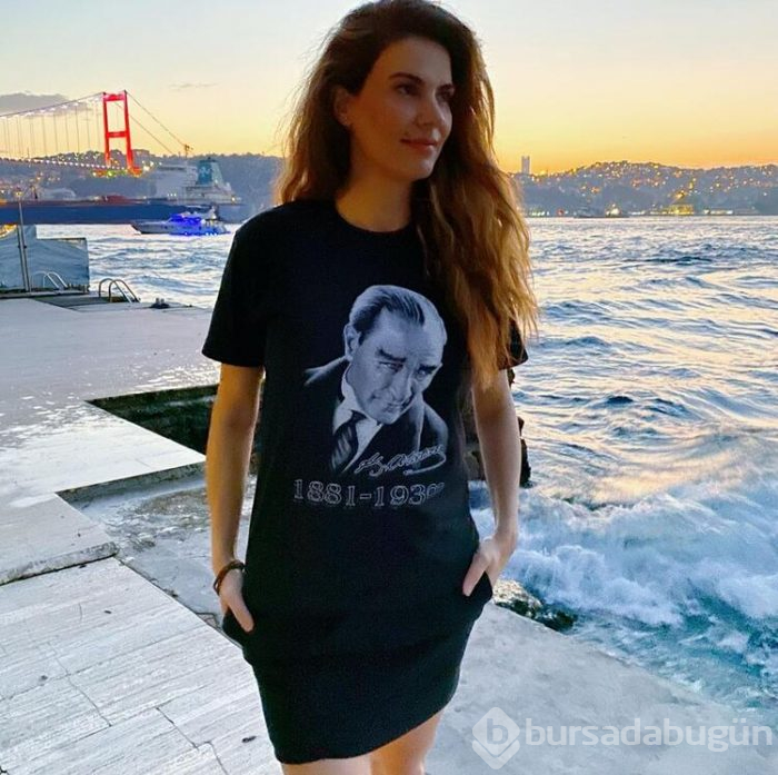 Tülin Şahin kahvesi ve bornozuyla "günaydın" dedi, beğeni yağmuruna tutuldu