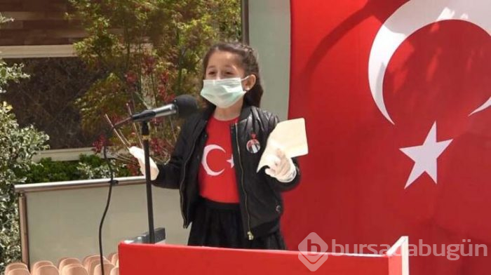 Beylikdüzü'nde çocuklar 23 Nisan'ı pencerelerde kutladı! 
