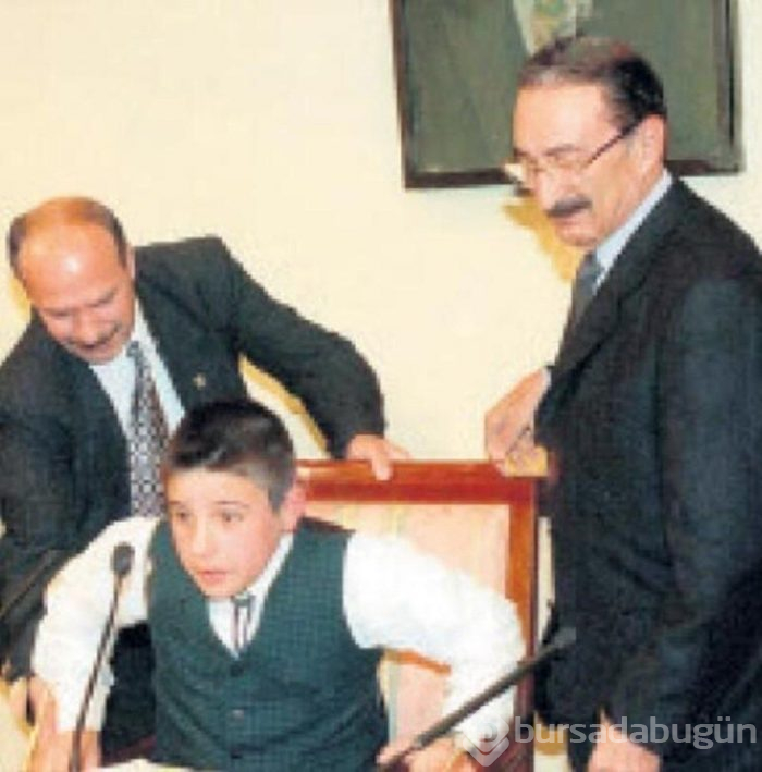 Onlar 23 Nisan'da liderlerin koltuklarına oturmuşlardı...Bakın şimdi neler yapıyorlar