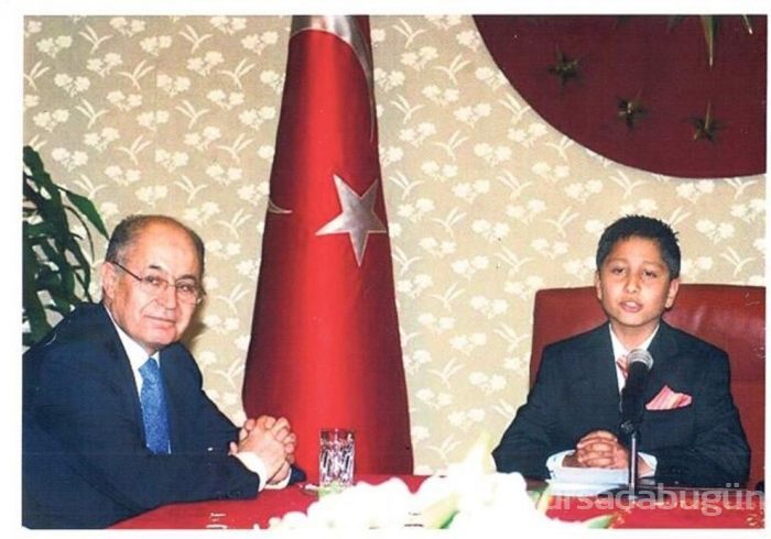 Onlar 23 Nisan'da liderlerin koltuklarına oturmuşlardı...Bakın şimdi neler yapıyorlar