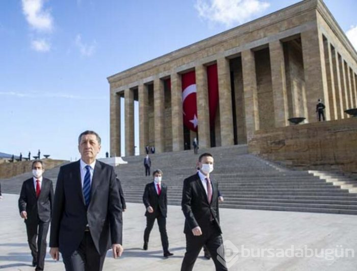 Milli Eğitim Bakanı Ziya Selçuk'tan Anıtkabir ziyareti