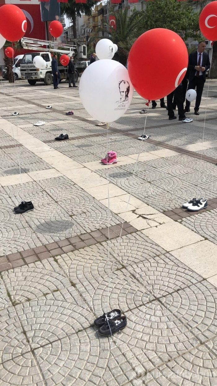 100 çift ayakkabı ile 23 Nisan kutlaması