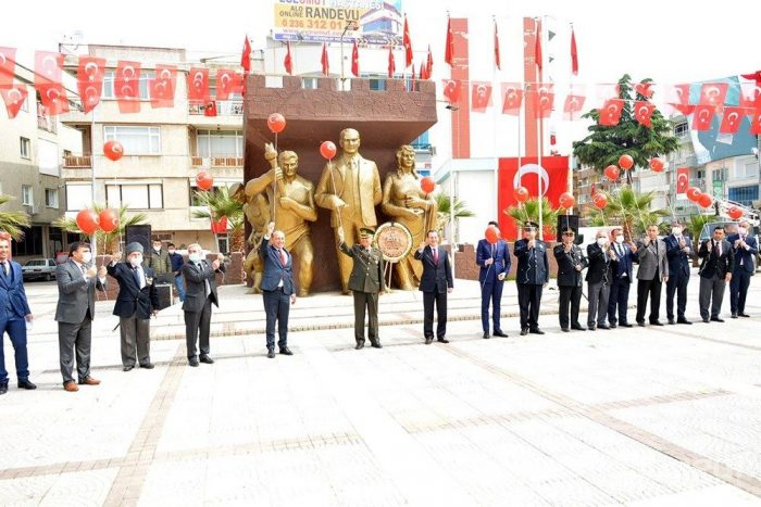 100 çift ayakkabı ile 23 Nisan kutlaması